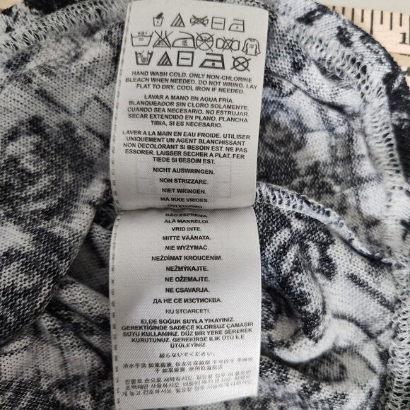 Guess Tank Top Womens Medium Black White Rose Floral Sleeveless Fariegoth - Picture 9 of 14